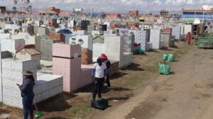 Limpieza en cementerios El Alto