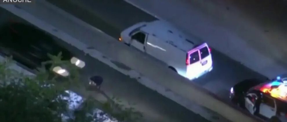 Hombre atropellado en Los Ángeles tras huir de la Policía