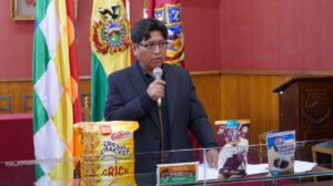 Paquete de alimentos en Oruro para estudiantes