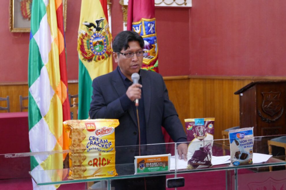 Paquete de alimentos en Oruro para estudiantes