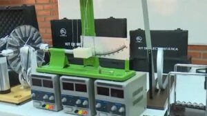 Equipos de seguridad y laboratorio entregados a escuelas orureñas