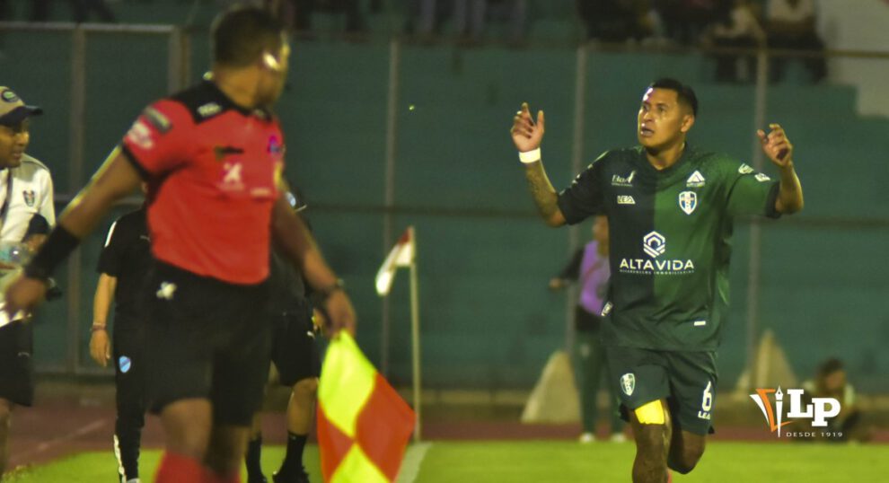 Suspenden árbitros por anular gol legítimo