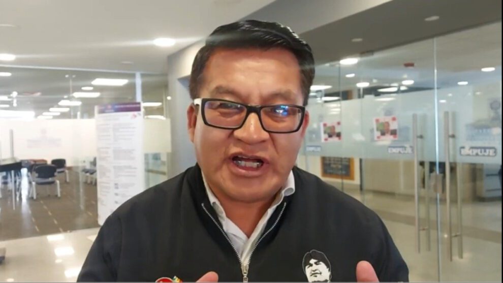 Renán Cabezas denuncia cambios militares en Bolivia