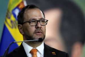 Canciller venezolano critica a presidente boliviano