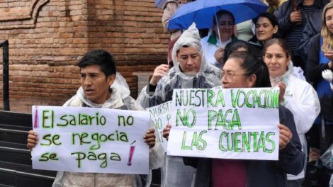 Protesta de FESIRMES por falta de pagos en hospitales de Santa Cruz