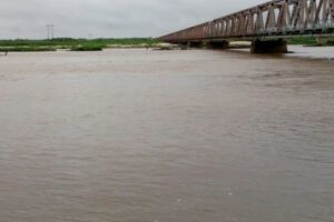 Intensas lluvias en Santa Cruz causan ruptura de diques