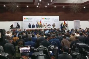 Entrega de credenciales a asambleístas en La Paz