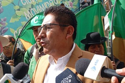 El líder del Movimiento Tercer Sistema (MTS), Félix Patzi, habla sobre economía popular