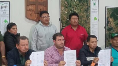 Precio base de leche exigido por productores lecheros
