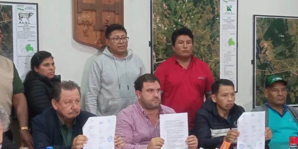 Precio base de leche exigido por productores lecheros