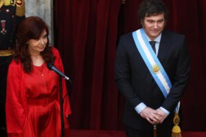 Cristina Fernández llama a la unidad del peronismo tras duro revés electoral frente al partido de Milei