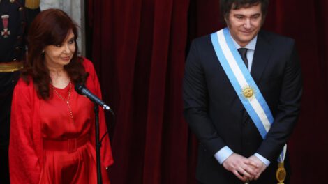 Cristina Fernández llama a la unidad del peronismo tras duro revés electoral frente al partido de Milei