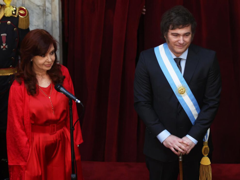 Cristina Fernández llama a la unidad del peronismo tras duro revés electoral frente al partido de Milei