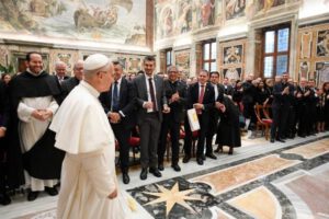 El Papa León XIV insta a universidades católicas a fortalecer la formación integral