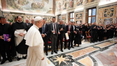El Papa León XIV insta a universidades católicas a fortalecer la formación integral