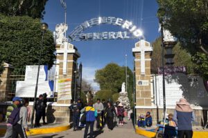 Cementerio General de Oruro durante la festividad de Todos Santos