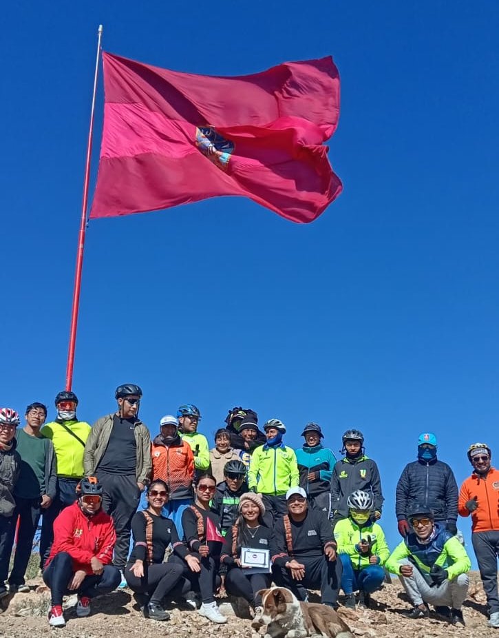 Caravana Sentir Orureño rinde homenaje a la Fundación de Oruro