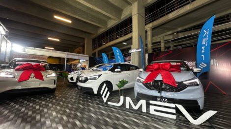 vehículos eléctricos en la Feria Internacional de La Paz