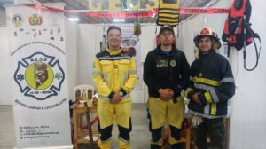 Bomberos voluntarios recolectan fondos para mantener sus operaciones