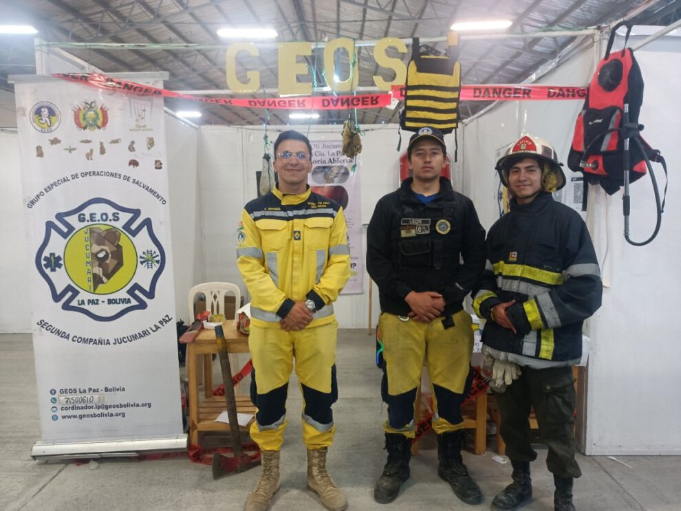 Bomberos voluntarios recolectan fondos para mantener sus operaciones