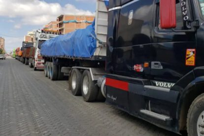 Desabastecimiento de combustible en La Paz durante el feriado de Todos Santos