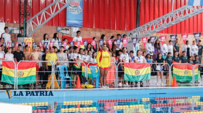 Nadadores orureños en el torneo de natación en Tacna