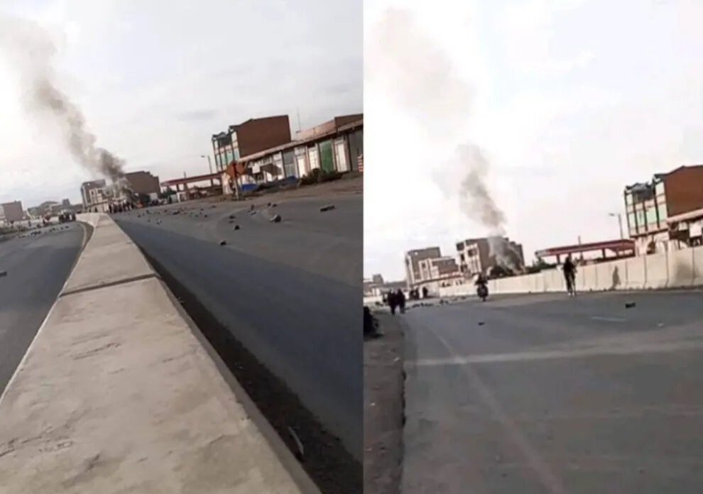 Bloqueo carretera La Paz-Copacabana por conflicto censal