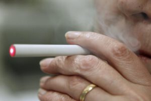 Adicción a la nicotina en adolescentes por cigarrillos electrónicos