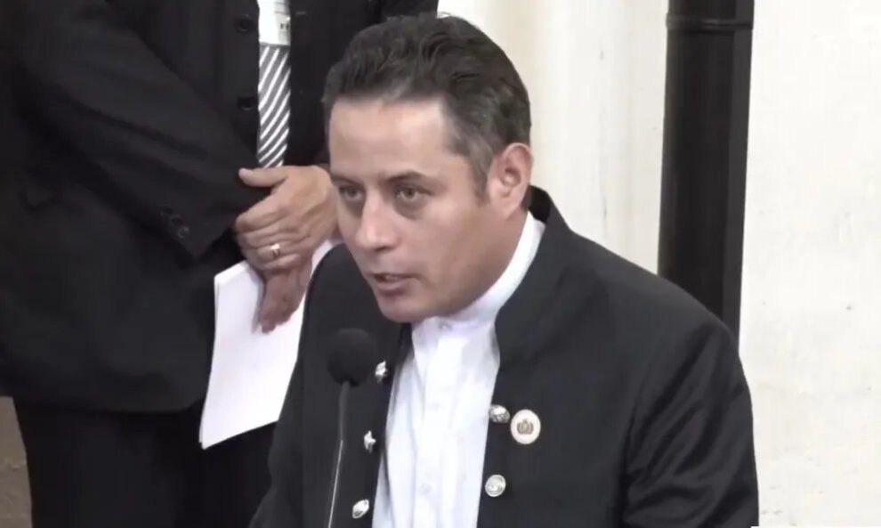 Edmand Lara en su discurso de compromiso de unidad