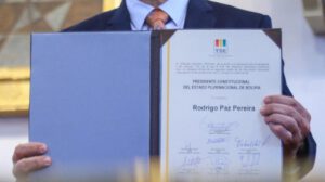Rodrigo Paz llama a la concertación tras recibir credencial como presidente de Bolivia