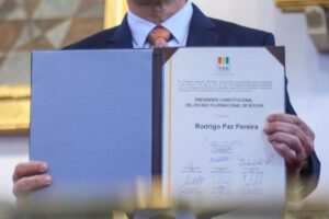Rodrigo Paz llama a la concertación tras recibir credencial como presidente de Bolivia