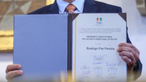 Rodrigo Paz llama a la concertación tras recibir credencial como presidente de Bolivia