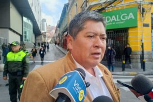 Eliminación de ministerios por el diputado Ruddy Pantaleón