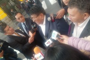 Choferes de Bolivia piden reunión urgente con el presidente Paz