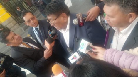 Choferes de Bolivia piden reunión urgente con el presidente Paz