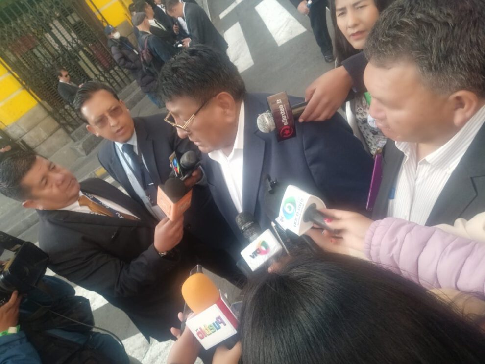 Choferes de Bolivia piden reunión urgente con el presidente Paz