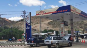 Abastecimiento de combustible mejora y filas en surtidores disminuyen