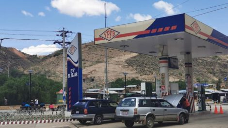 Abastecimiento de combustible mejora y filas en surtidores disminuyen