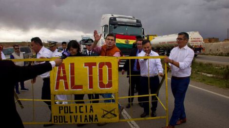 Abastecimiento de combustible en Bolivia liderado por el Presidente Rodrigo Paz