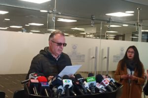 Diputado Alarcón exige lista de autoridades salientes bajo arraigo