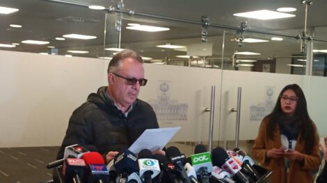 Diputado Alarcón exige lista de autoridades salientes bajo arraigo