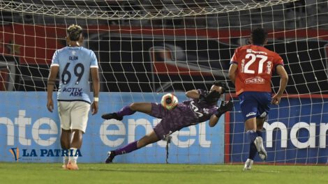 Errores de procedimiento árbitros en el clásico cochabambino