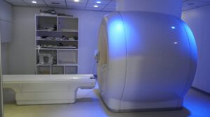 Resonador magnético inactivo del Centro de Salud María Auxiliadora