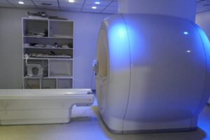 Resonador magnético inactivo del Centro de Salud María Auxiliadora