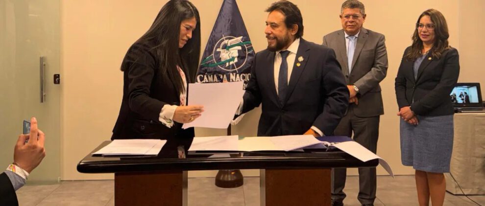 Cámara Binacional entre El Salvador y Bolivia