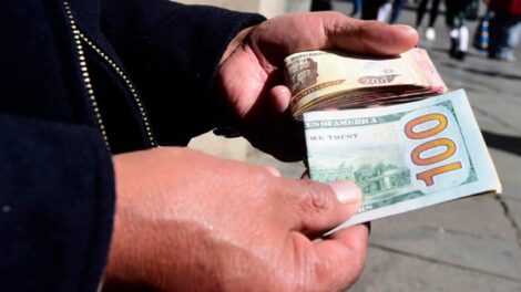 Dólar paralelo cotiza por debajo de 10 bolivianos