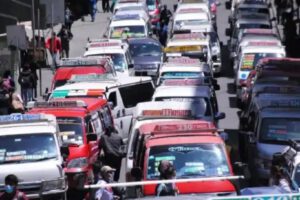 Placas rojas para transporte público en La Paz