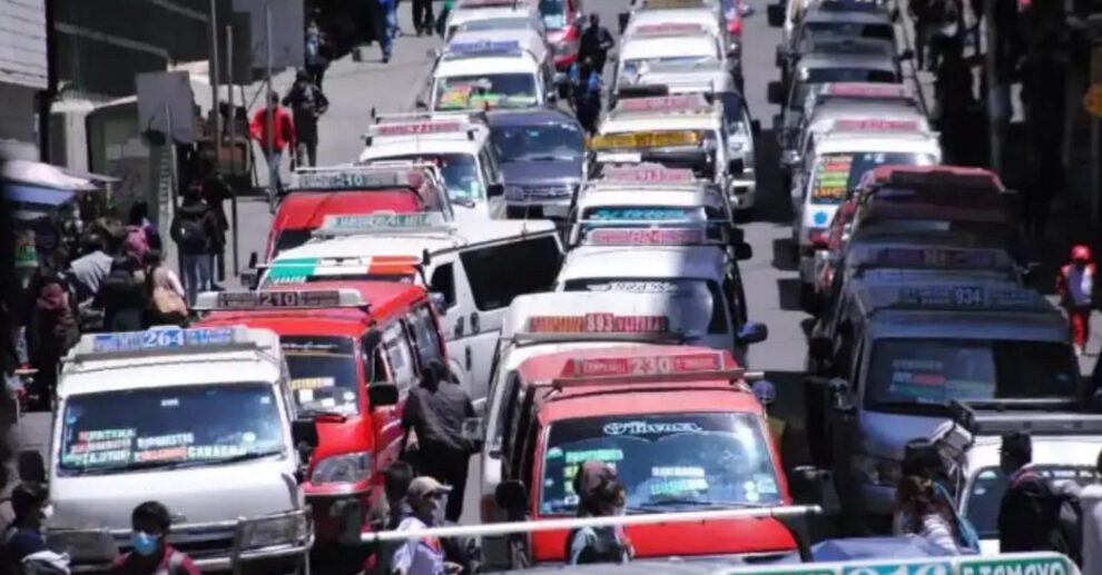 Placas rojas para transporte público en La Paz