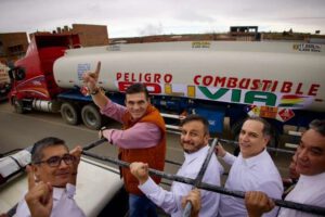Llegada masiva de camiones con combustible al país