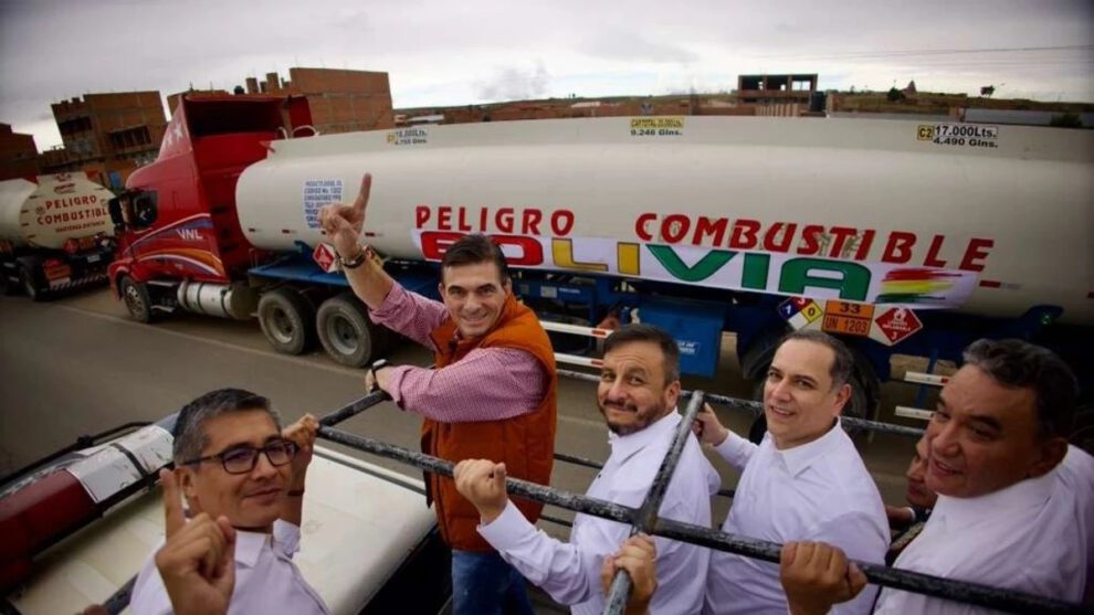 Llegada masiva de camiones con combustible al país